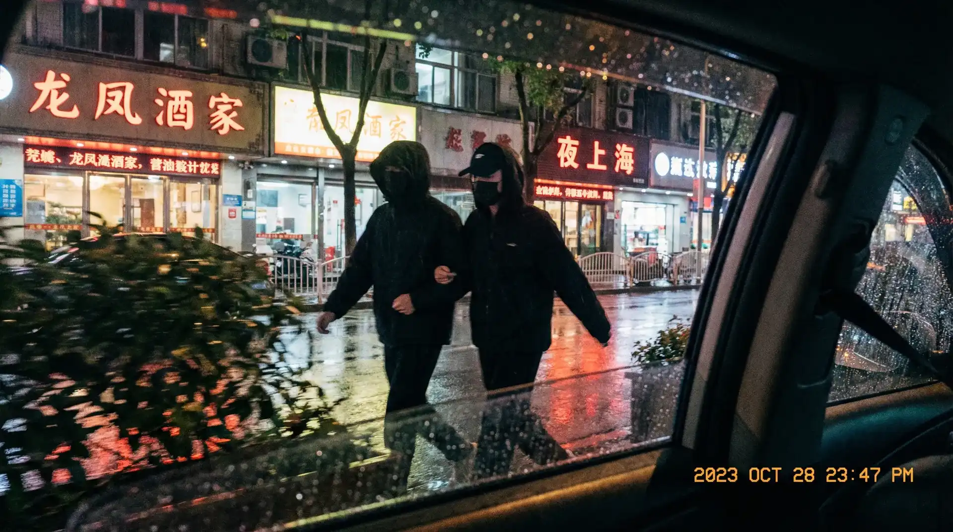 小宝探花 - 顶流明星深夜密会现场抓拍照片